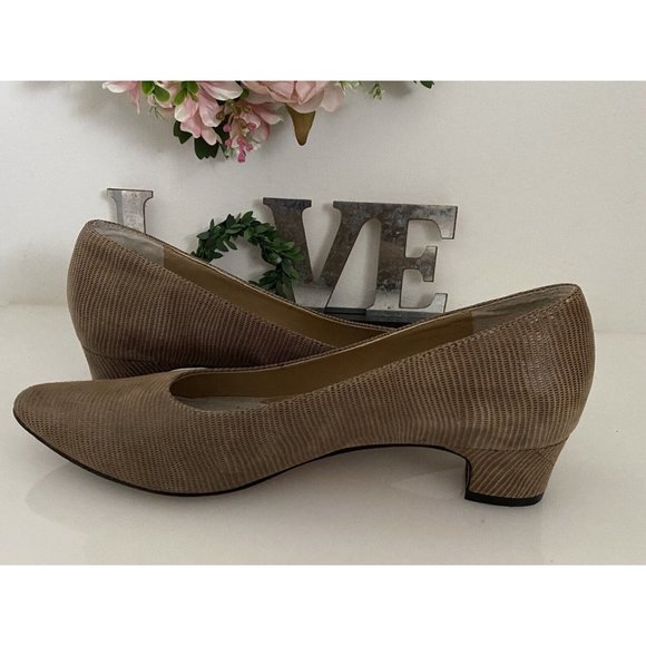 Vintage Vaneli Womens Tan Mini Lizard Print Suede Heels Slip Foam Pad Insole 8S‎ - Picture 3 of 12